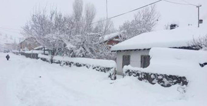 Erzincan ve Tunceli'de 33 köy yolu ulaşıma kapandı