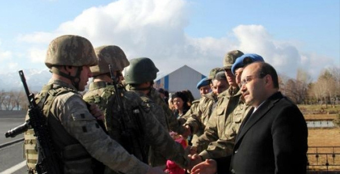 Bitlis'ten Suriye'ye giden komandolar, dualarla uğurlandı