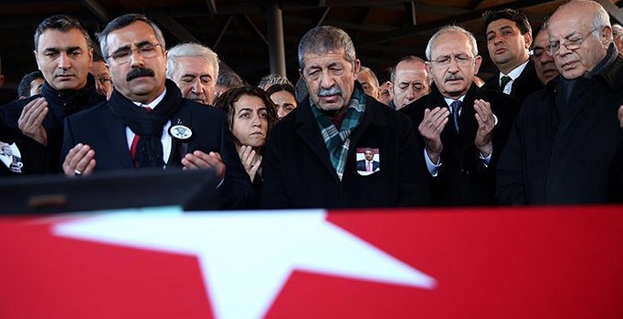 Eski CHP milletvekili Kamer Genç'in cenazesi memleketi Tunceli'ye uğurlandı