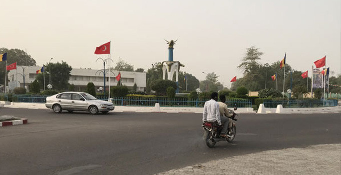 Çad sokakları Türk bayraklarıyla donatıldı