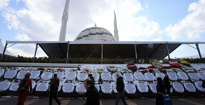 Mustafa Koç çelenklerle uğurlandı
