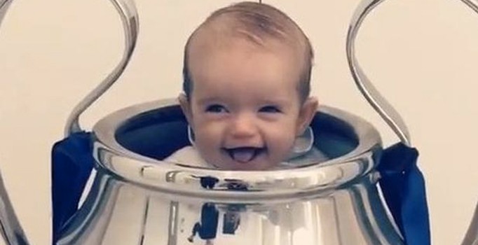 Wesley Sneijder'in oğlu sosyal medyayı salladı