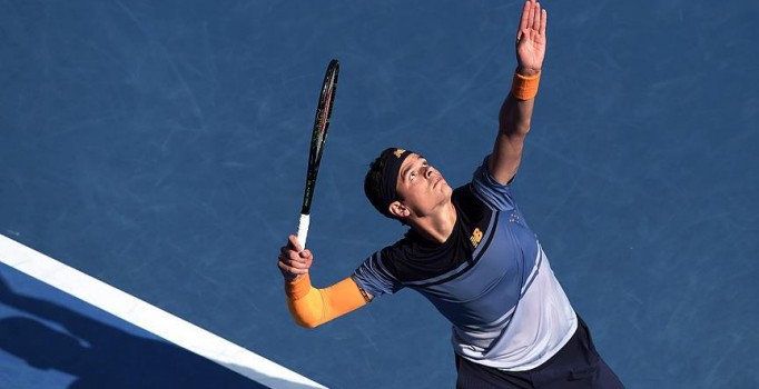 Milos Raonic, Stanislas Wawrinka'yı Avustralya Açık'ta geçerek çeyrek finale yükseldi