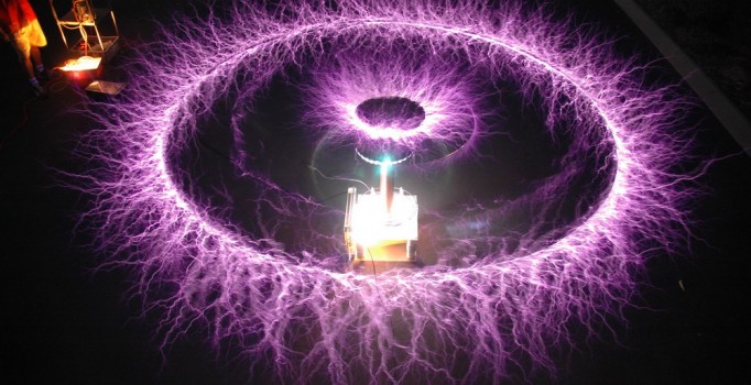 Moskova metrosunda 'Tesla' şovu