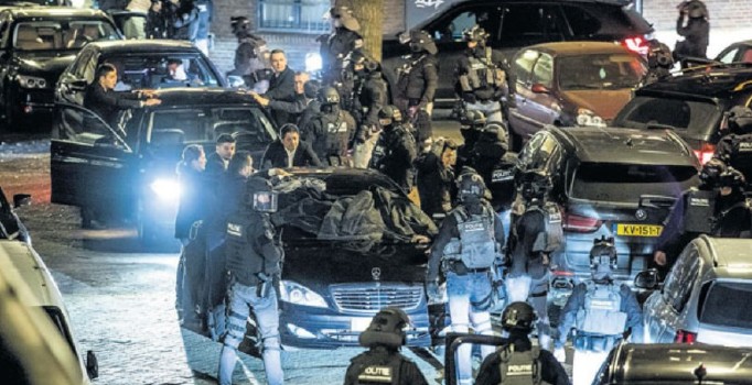 Hollanda'dan şaşırtan hamle: 2'si çocuk 6 Türk'e dava