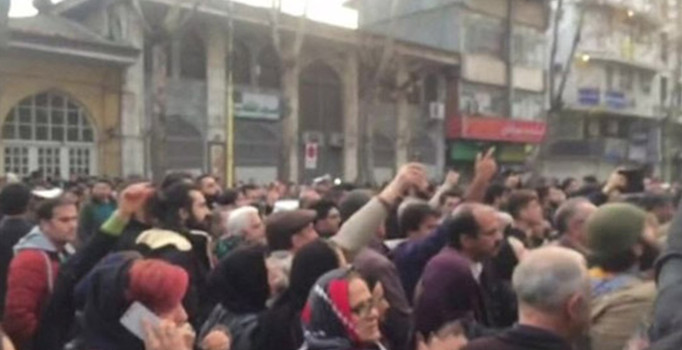 İran'da gösteriler dalga dalga yayılıyor