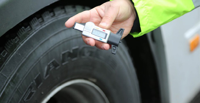 Araç sahipleri dikkat! Kış lastiği taktırmayana 715 TL ceza var