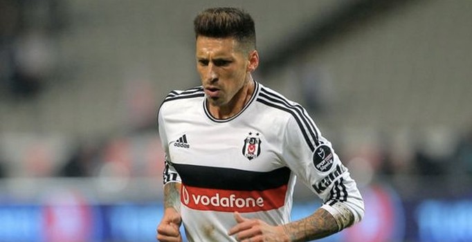 Jose Sosa yeni sözleşme istiyor