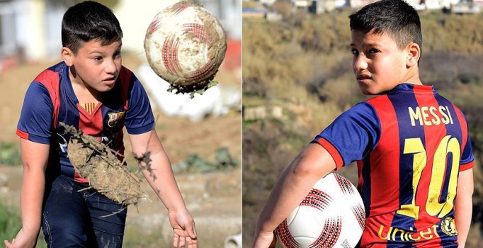 Poşetten yapılmış 'Messi forması' giyen çocuk Homen Ali'nin en büyük hayali Messi'yi görmek