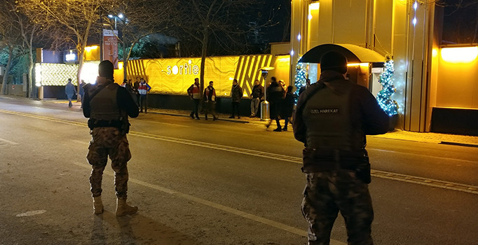 Ünlü gece kulüplerinin olduğu bölgede polis kuş uçurtmuyor