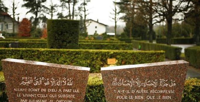 Lozan'da Müslüman mezarlığına saldırı