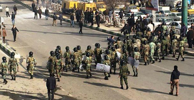 Son dakika! İran'da polise ateş açıldı: 1 ölü, 3 yaralı