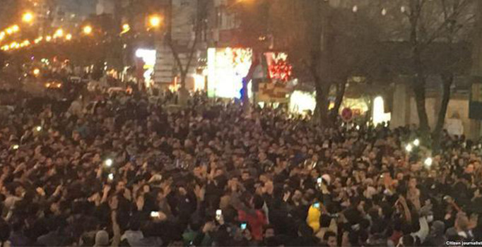 İran'da 'Kahrolsun Rusya' sloganları