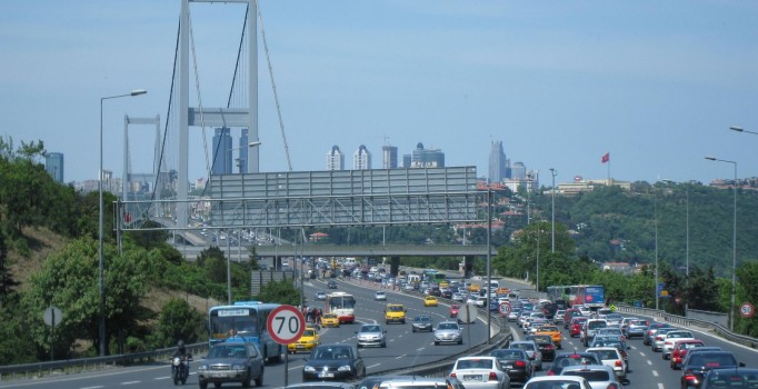 Eski model araç sahibi "gençlere" sigorta şoku