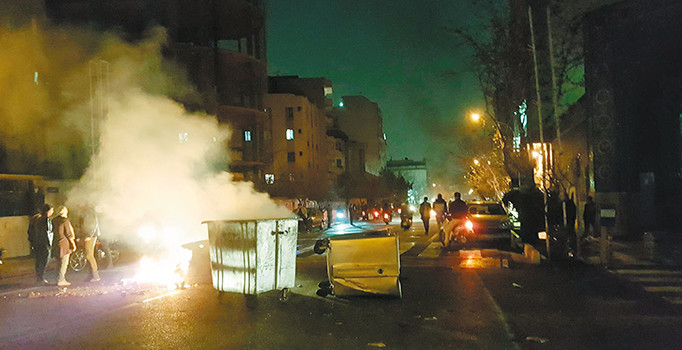 Devrimin sokakla imtihanı