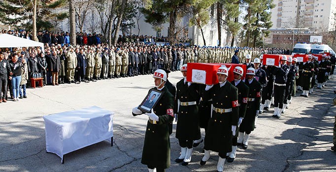 Sur şehitleri memleketlerine uğurlandı