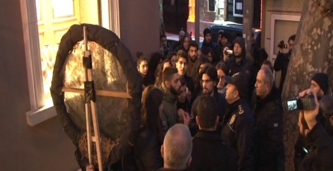 İran Başkonsolosluğu önünde polis müdahalesi: 15 gözaltı