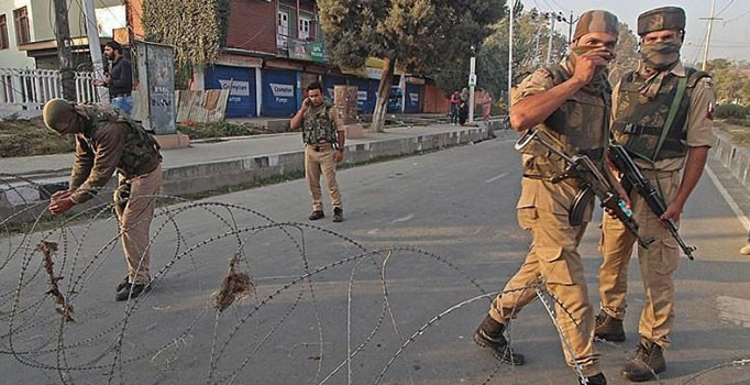 Pakistan ile Hindistan askerleri arasında çatışma: 1 ölü, 3 yaralı