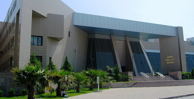 İzmir'deki darbe girişimi davasında 9 tahliye