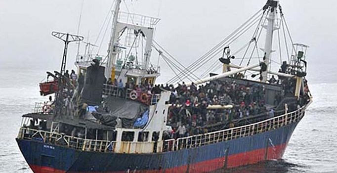 Hollanda: Yunanistan’a gelen sığınmacılar gemilerle Türkiye’ye geri gönderilsin