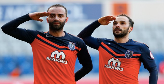 Semih Şentürk golü attı asker selamına durdu