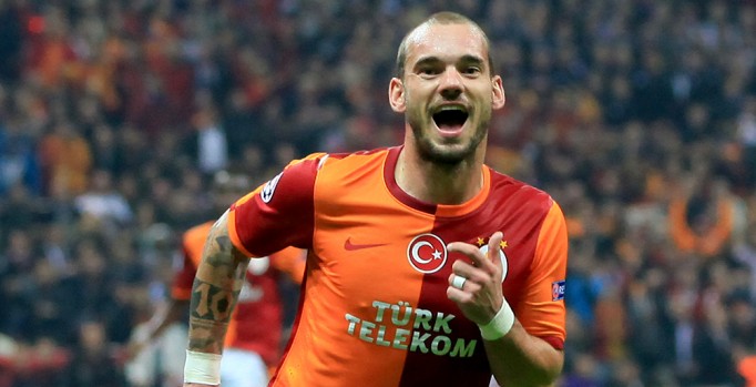 Sneijder: Taraftarımız ve takım arkadaşlarımla mutluyum