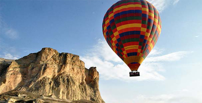 Mısır'da sıcak hava balonu düştü: 1 ölü 12 yaralı