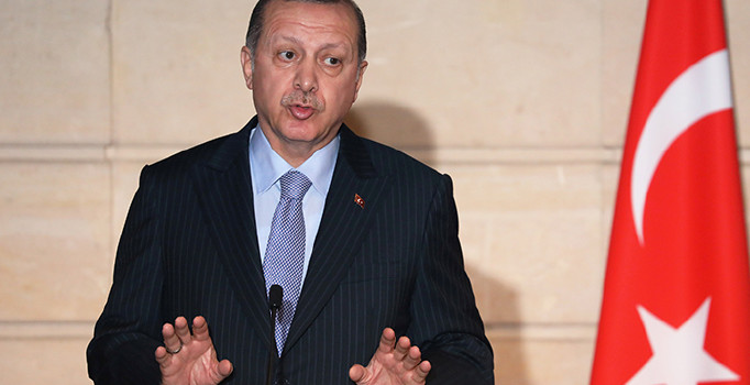 Erdoğan'dan Fransız gazeteciye sert cevap: FETÖ ağzıyla konuşuyorsun