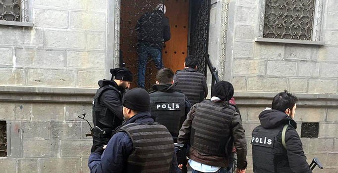 Sur'daki Meryem Ana Kilisesi'nden cephane çıktı