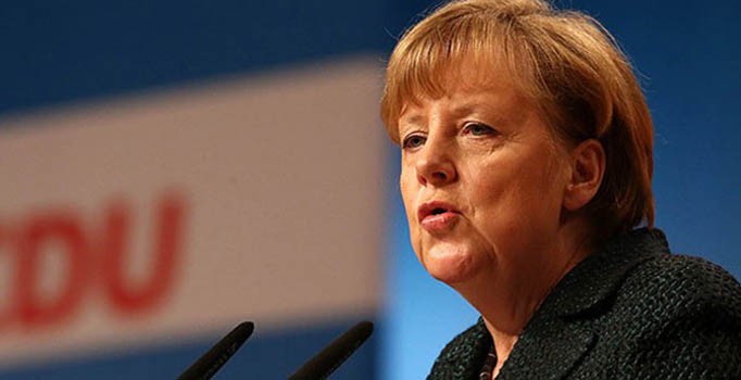 Almanların yüzde 40'ı Merkel'in istifasını istiyor