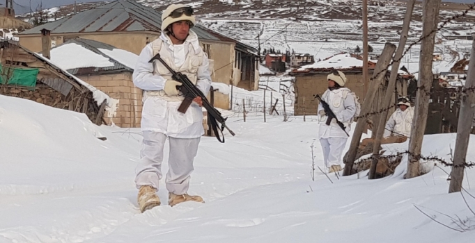 Karadeniz yaylalarında komandolar eksi 7 derecede terörist arıyor