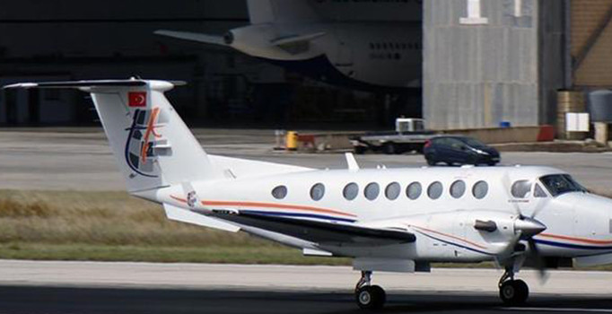 Korku dolu anlar! Bakan Mehmet Özhaseki'nin uçağı acil iniş yaptı