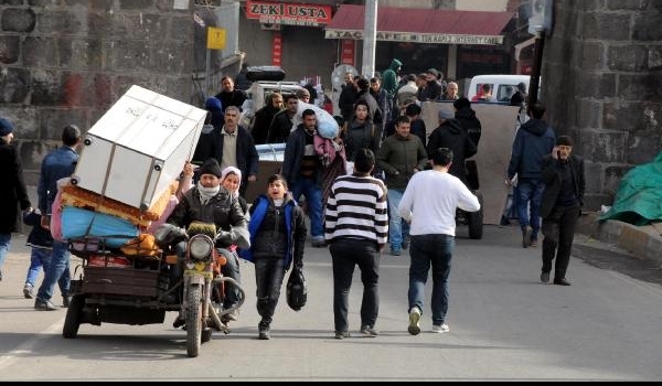 Diyarbakır Sur'da 'boşaltın' söylentisiyle göç başladı