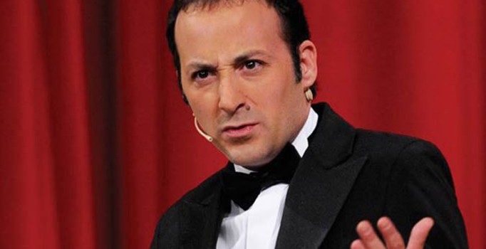 Tolga Çevik 'Müdür Ne'aptın' isimli gösterisiyle yakında sahnelerde