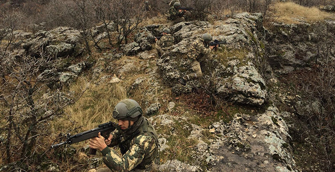 Diyarbakır'da PKK'ya darbe: 27 milyon TL'lik esrar ve bombalar ele geçrilidi