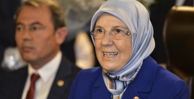 Bakan Ramazanoğlu Sur'da terör mağduru ailelerle görüştü