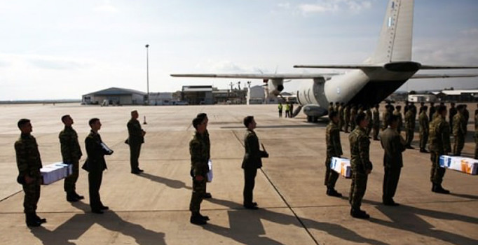 Yunanistan ölen askerlerin tabutlarını 54 yıl sonra götürdü
