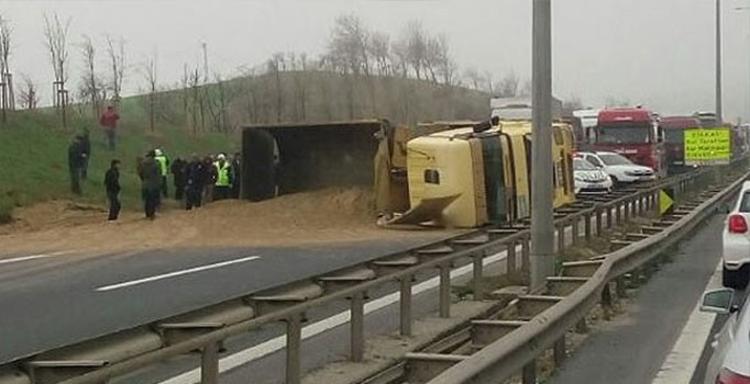Son dakika! TEM Otoyolu İstanbul istikametinde kaza