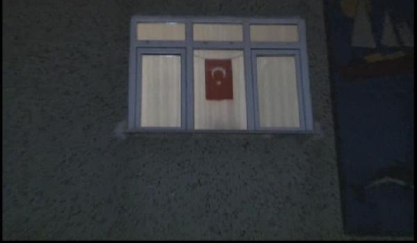 Sur şehidi Bordo Bereli Çavuş Selçuk Paker'in Ümraniye'deki baba ocağına ateş düştü