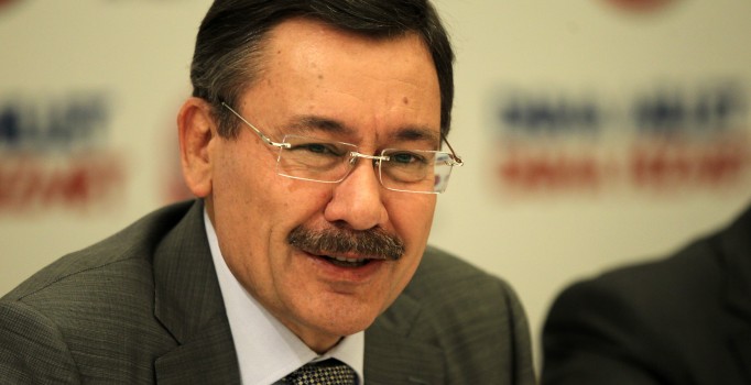 Melih Gökçek'ten Davutoğlu tweeti: Vedası son derece seviyeliydi