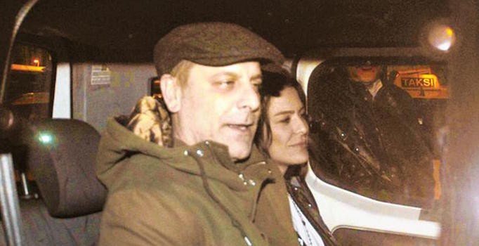 Ozan Güven, Asmalımescit'te bir mekanda kız arkadaşıyla uzun süre sohbet etti