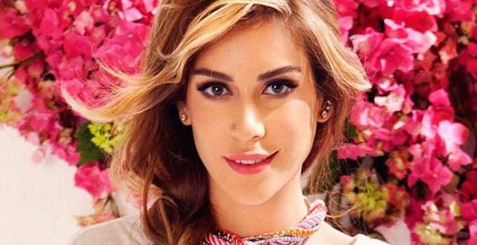 Kenan İmirzalıoğlu ile evlilik hazırlığı yapan Sinem Kobal, sessizliğini korudu