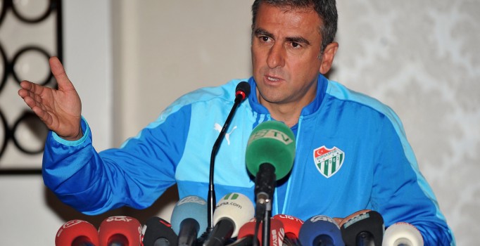 Hamzaoğlu: Bazı rakip oyuncuları provokatifti, onları tebrik etmiyorum