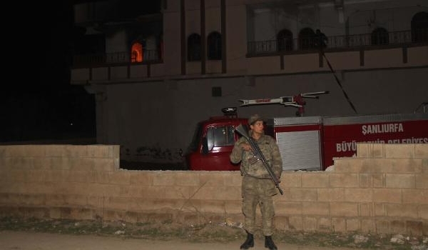 Şanlıurfa'da 1 kişinin öldüğü Altun ve Alpak ailelerinin kavgasının yaşandığı mahallede 2 ev yakıldı