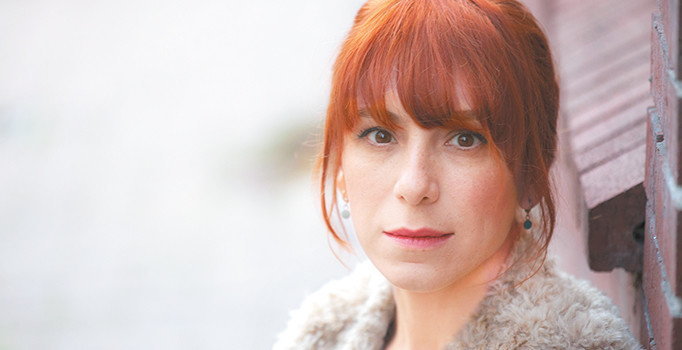 Şarkıcının gölgesinde kalmak can sıkıcı