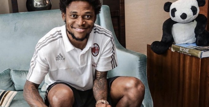 Adriano Galatasaray'dan sonra Fenerbahçe talip oldu