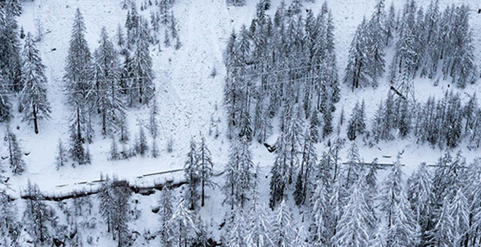 İsviçre'de 13 bin turistin mahsur kaldığı tren seferleri tekrar başladı