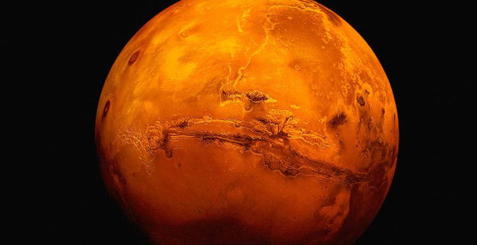 Bilim insanları Mars yüzeyinde buzul tabakalar buldu