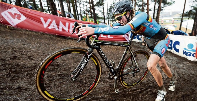 Dünya Cyclo-cross Şampiyonası'nda Femke Van Den Driessche yaptığı sahtekarlıkla tarihe geçti