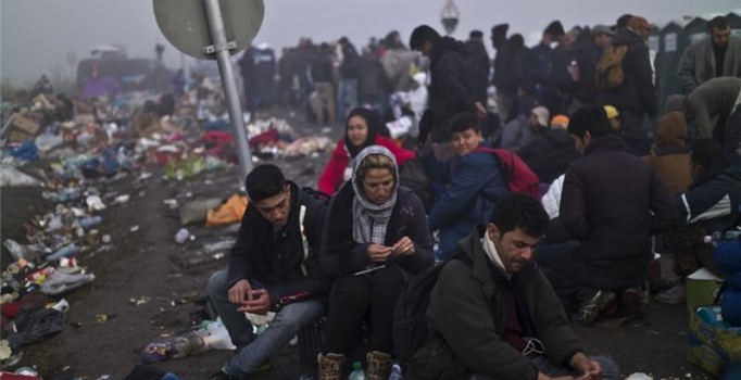 Avrupa sığınmacı krizinde tel tel dökülüyor